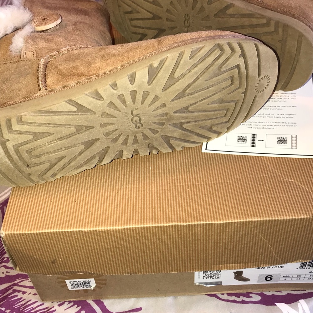 Ugg Bailey Button - image 5